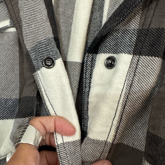 NWOT FREE PEOPLE IZZY CARGO SHIRT XS BLACK CREAM GRAY SNAP BUTTONS FLANNEL - Picture 4 of 8